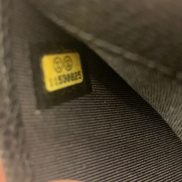 Authentic Chanel Caviar leather bifold wallet - Picture 8 of 11